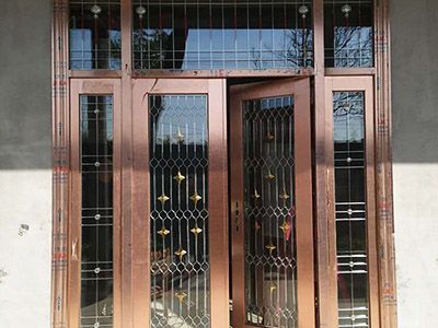 不銹鋼門(mén)日常如何清洗除銹